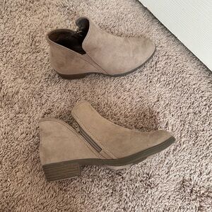 FALL ANKLE BOOTIES